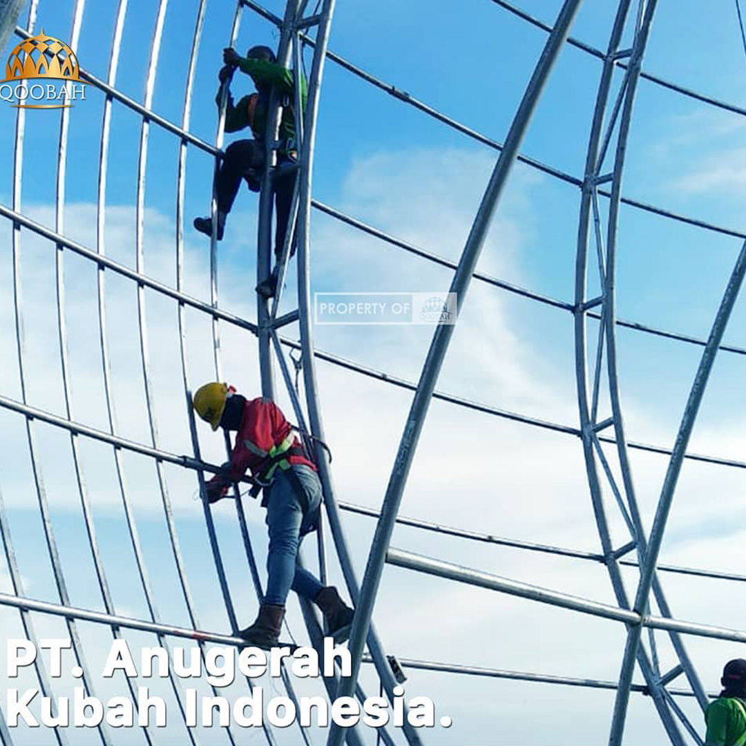 Proses Pemasangan Rangka Kubah Masjid
