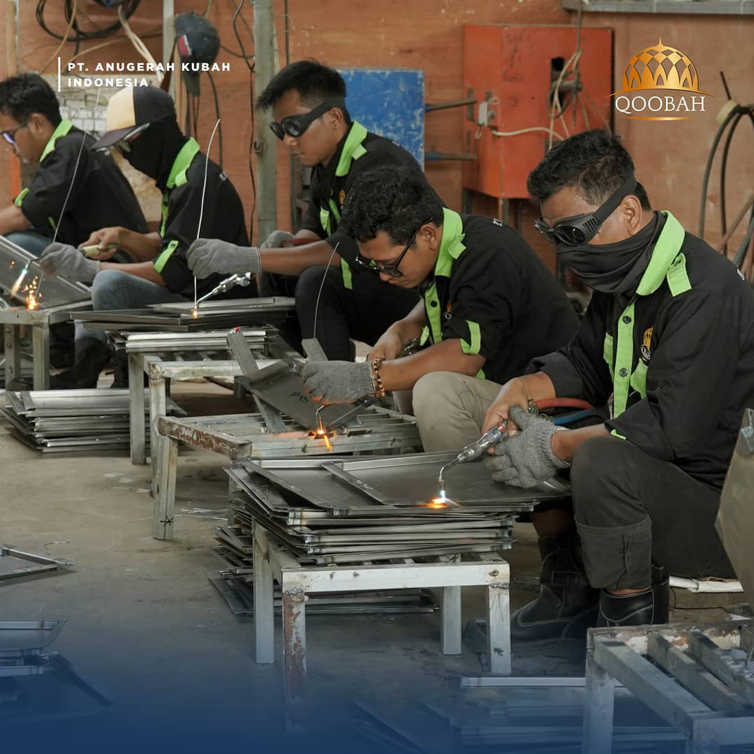 Proses Pengelasan Panel Kubah Masjid